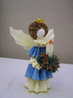 Ácsné Dóczi Éva: Angyal kusudama elemből