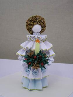 Ácsné Dóczi Éva: Baba kusudama elemből